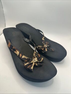 Guess Black Platform Thong Sandals with Leopard Bow